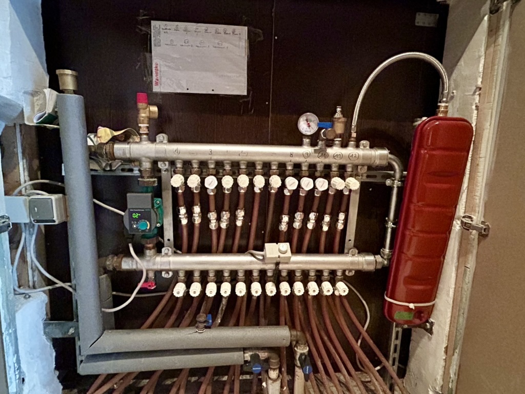 Verteilerkasten für Fussbodenheizung EG