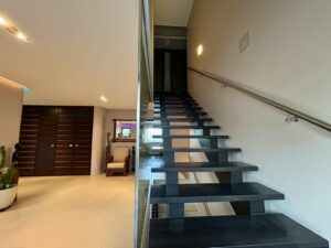 Treppe ins Obergeschoss
