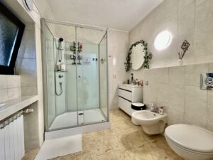 Einliegerwohnung Bad UG